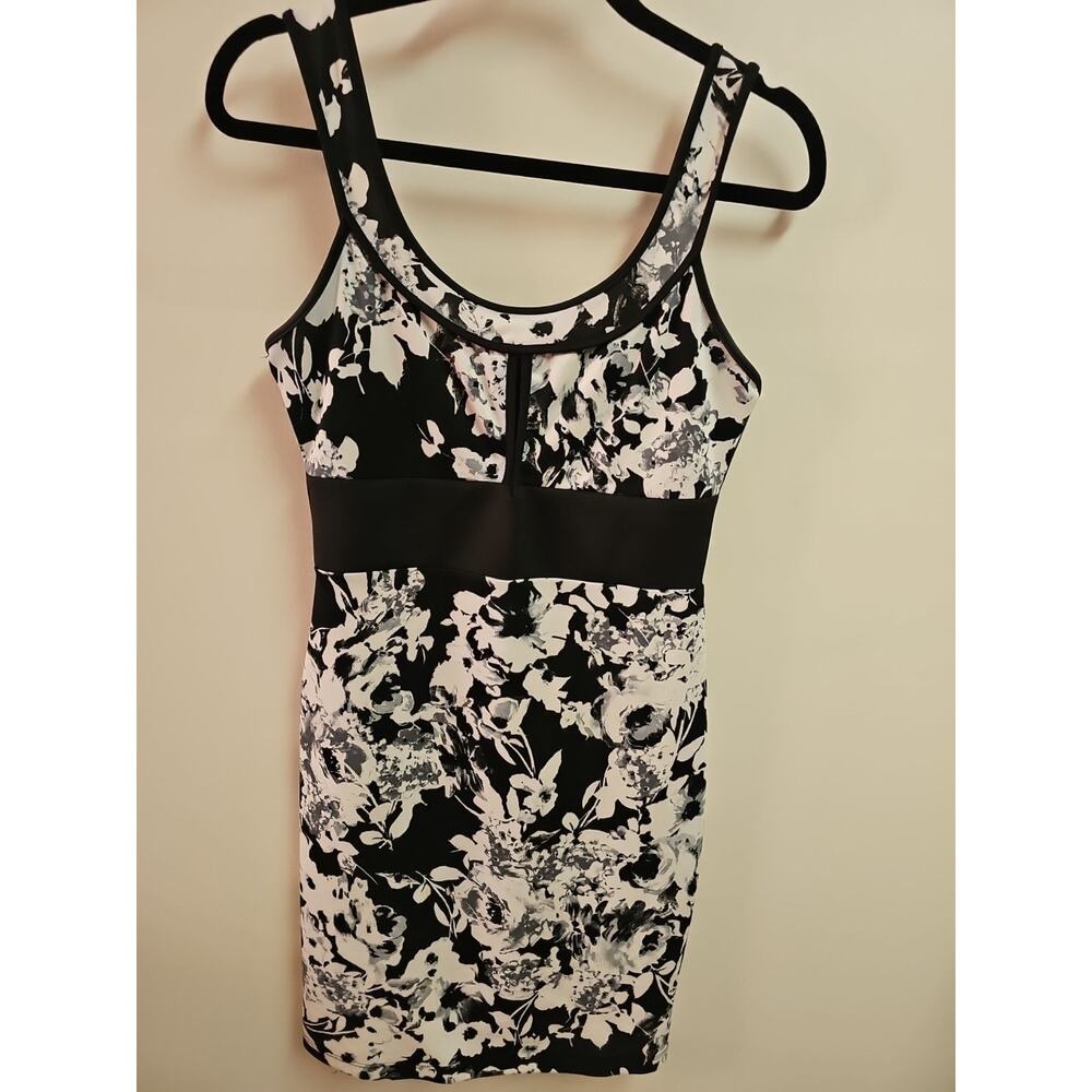 Mystic Black And White Floral Fitted Dress Size L